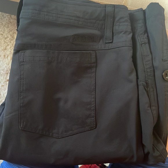 Pacific Trail Women’s 11” Roll-Up Shorts  Size 8 - Picture 9 of 16